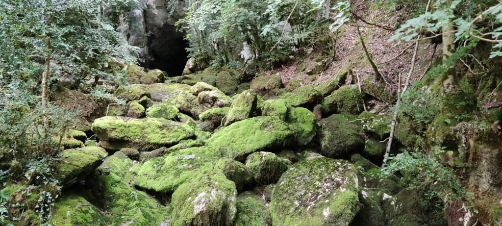 Cueva del Ibón