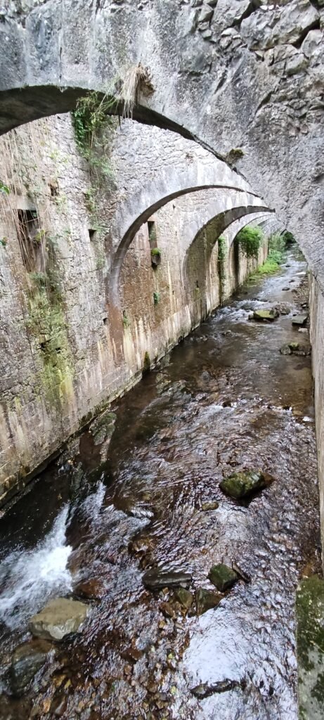 Los arcos sobre el río Legartza - Fábrica de Armas de Orbaizeta