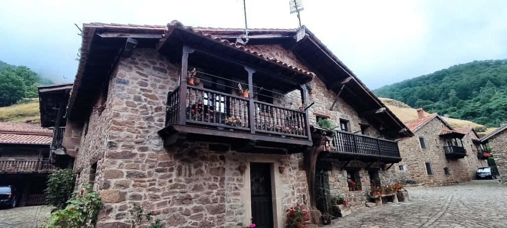 Casas típicas de Bárcena Mayor