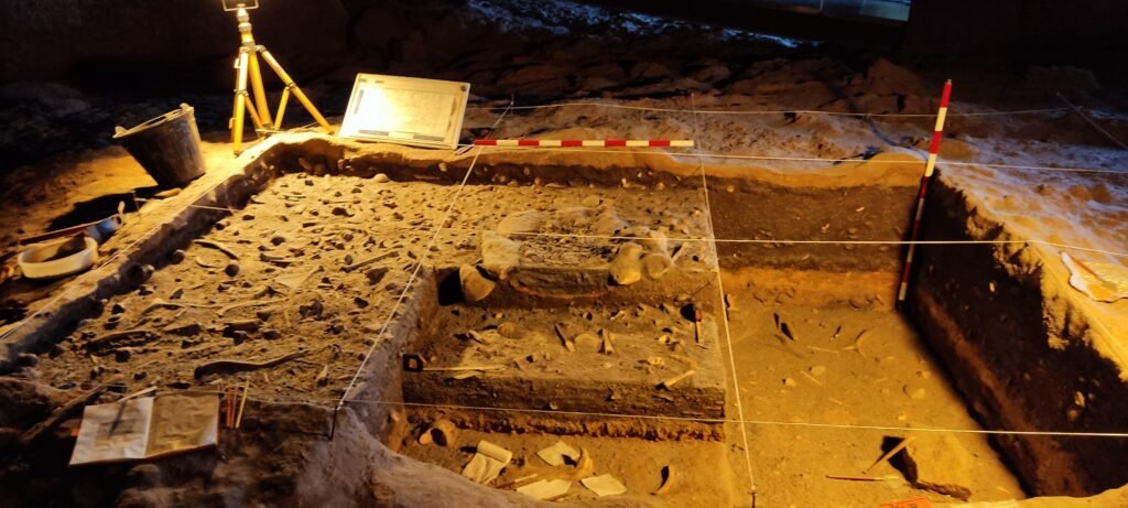 Excavaciones en la Cueva de Altamira