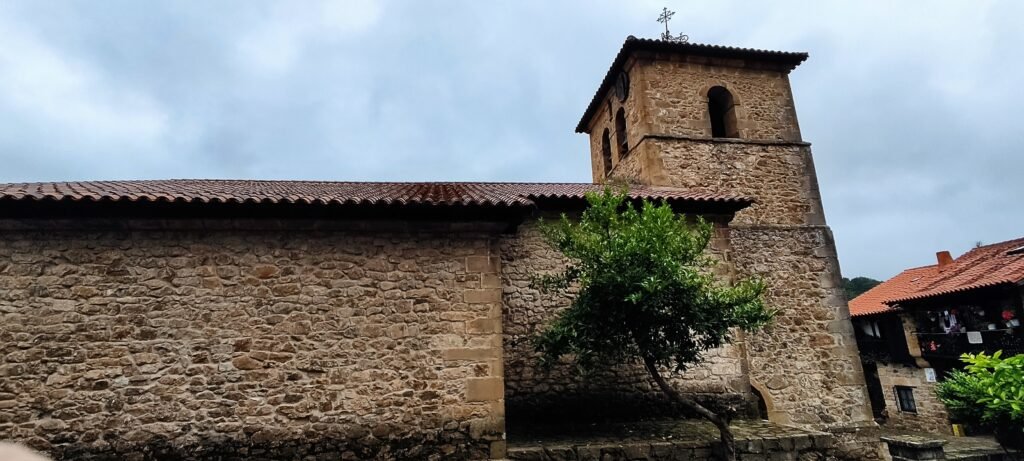 Iglesia de Santa María en Bárcena Mayor