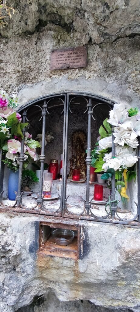 La Fuentona y Monolito de la Virgen del Pilar