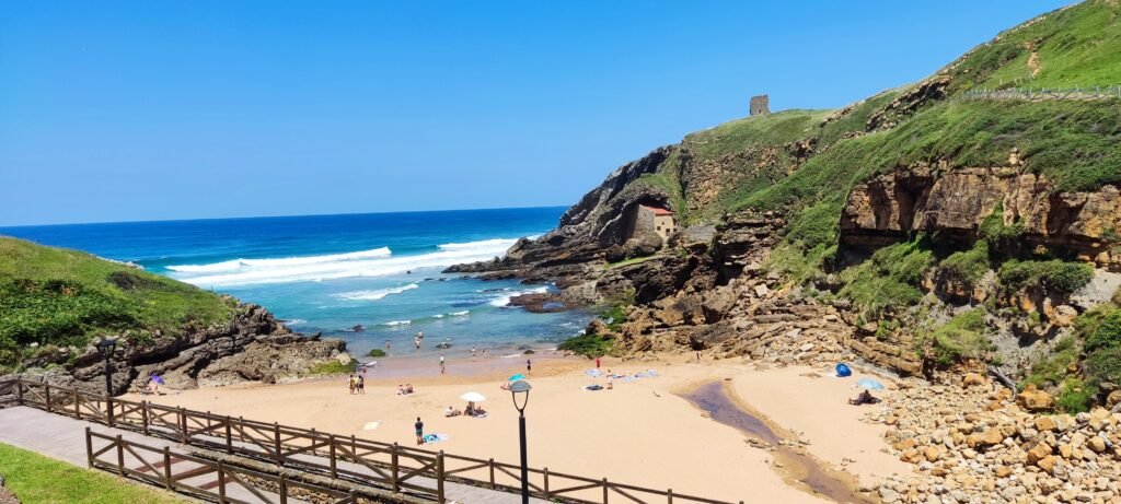 Playa de Santa Justa y Ermita de Urbiaco