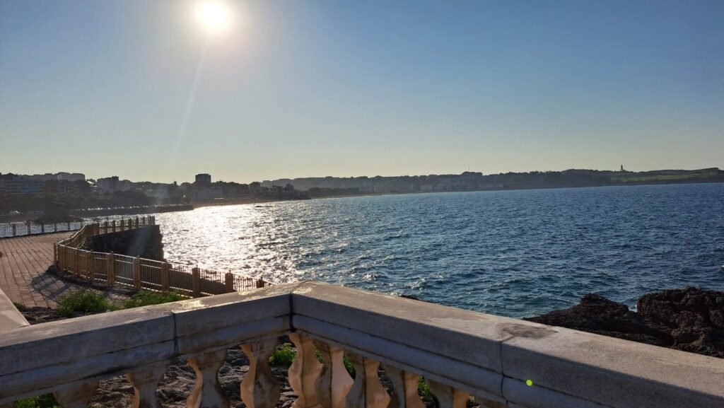 Playa del Sardinero vista desde la Península de la Magdalena