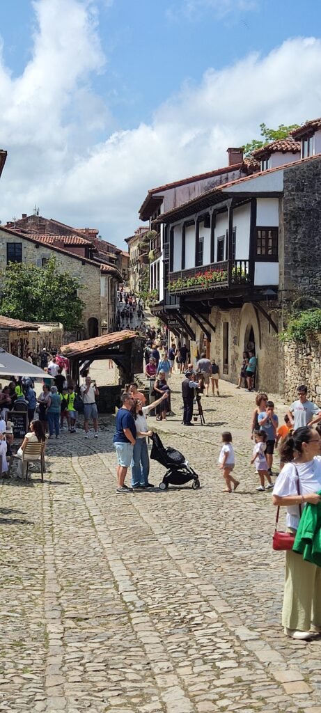 Santillana del Mar - Calle Carrera Cantón Río