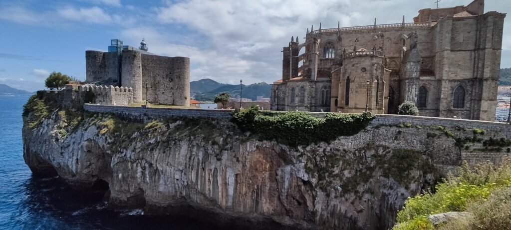 Acantilados en Castro Urdiales vistos desde La Atalaya