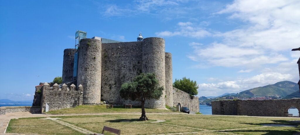 Castillo Faro de Santa Ana Castro Urdiales