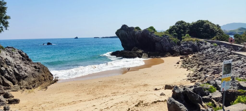 Playa del Bohín en Isla - Playa del Arnadal