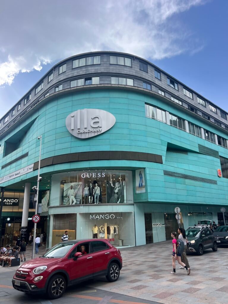 Centro Comercial Illa Carlemany